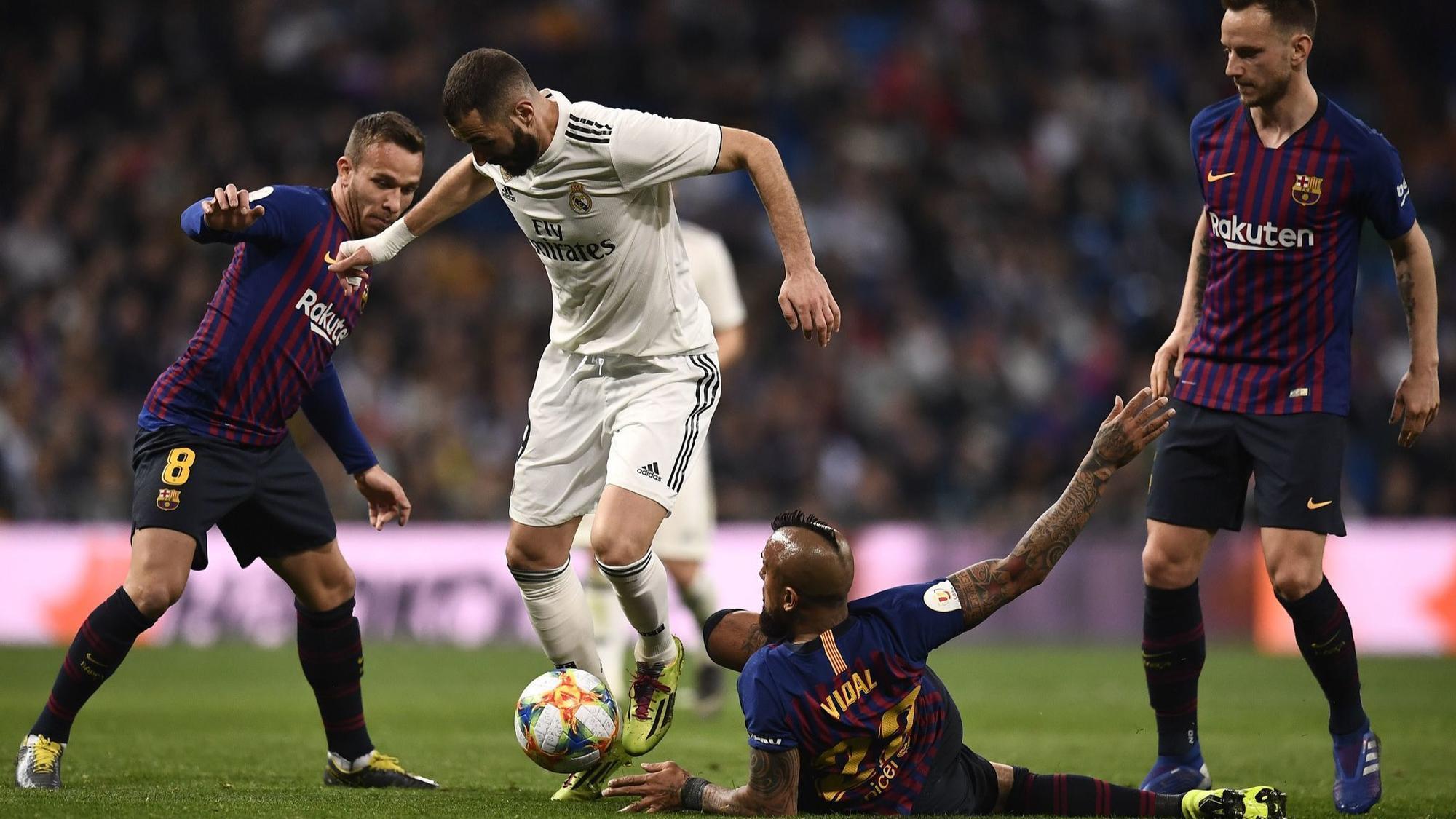 ct-hoy-el-clasico-tambien-se-juega-en-las-redes-sociales-20190301